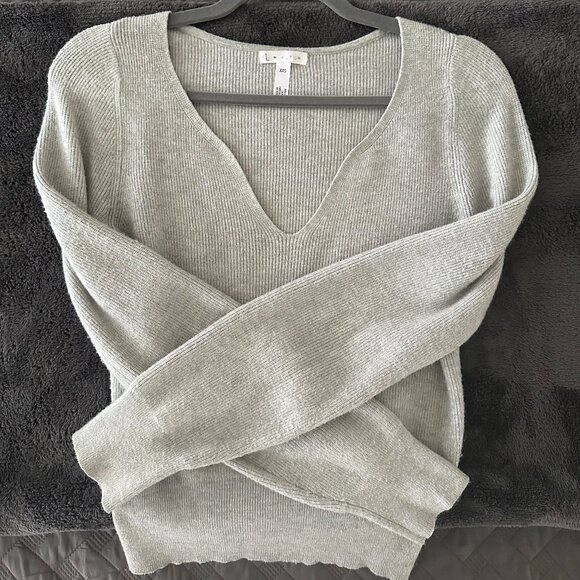 Leith Sweaters - Leith Lightweight Sweater with Sweetheart V-Neck Detail - Size XXS - Loose Fit